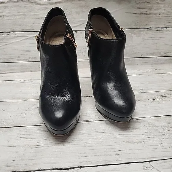 Michael Kors Womens York Boot Sz 8.5 Black Leather Stiletto Heel Platform Bootie - Picture 2 of 11